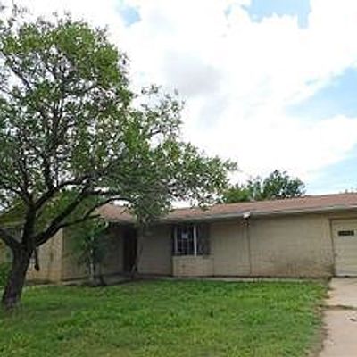 1004 N Wilhelma Ave, Hebbronville, TX 78361