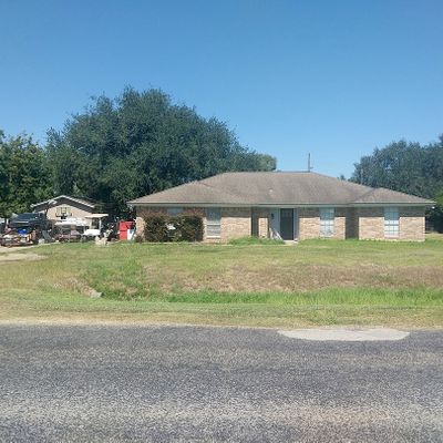 1011 Belton Ln, Anahuac, TX 77514