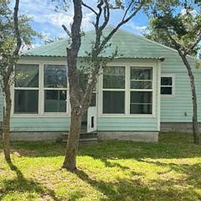 1016 Hardee St, Rockport, TX 78382