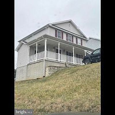 134 E North St, Strasburg, VA 22657