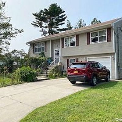 136 Bishop Rd, West Babylon, NY 11704