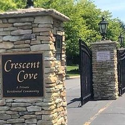 14 Crescent Cove Dr, Seaford, NY 11783