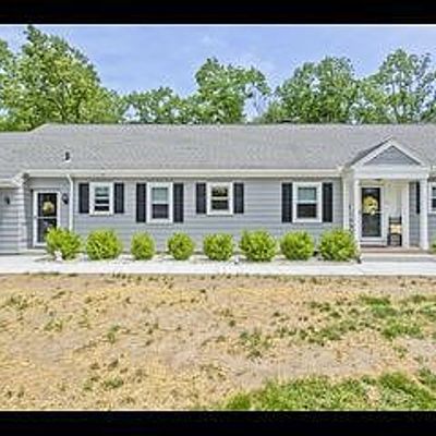 117 Llewellyn Dr, Westfield, MA 01085