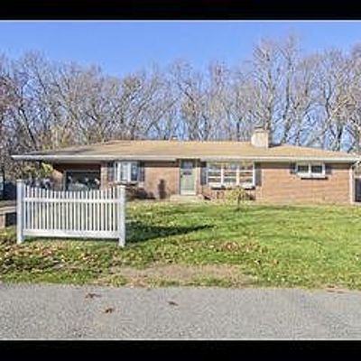 12 Manola St, Chicopee, MA 01020