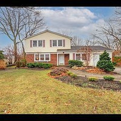 12 Welbourn Ln, Coram, NY 11727