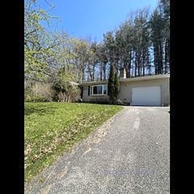 120 Pine Cir, Bennington, VT 05201