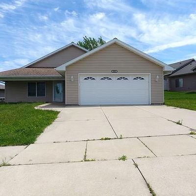 1217 Hummingbird Cir, Waterloo, IA 50702