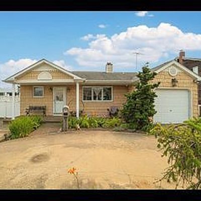 16 Allen Point Rd, Bay Shore, NY 11706