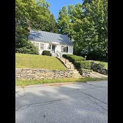 16 Litchfield St, Springfield, VT 05156