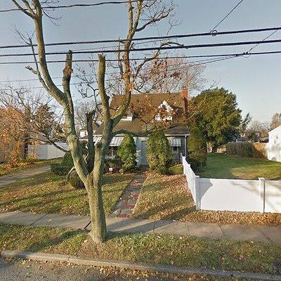 160 Sweezy Ave, Freeport, NY 11520