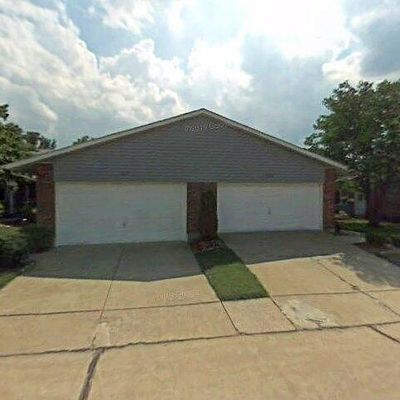 1632 Forest Hills Dr, Saint Charles, MO 63303