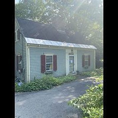 17 Edgewood St, Franklin, NH 03235