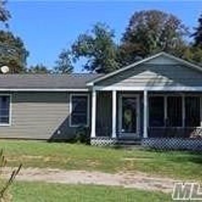 17 Overlook Dr, Mastic Beach, NY 11951