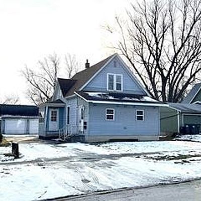 18 3 Rd St Nw, Oelwein, IA 50662