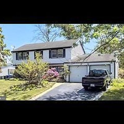 18 Harrington Cir, Willingboro, NJ 08046