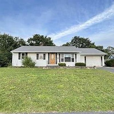 18 Holiday Ln, Enfield, CT 06082