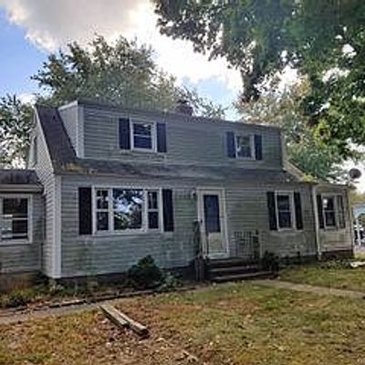 18 Roseleah Dr, Waterford, CT 06385