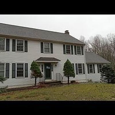 15 Kelly Ct, Sandy Hook, CT 06482