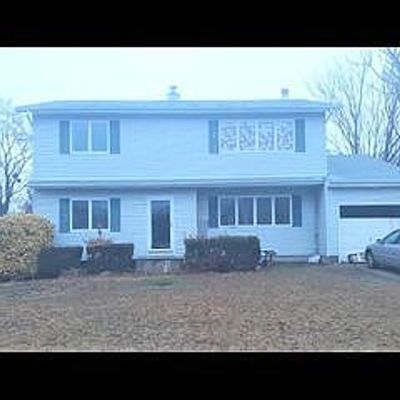 15 Lucille Dr, Sayville, NY 11782