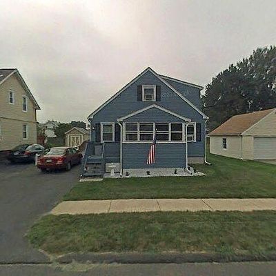 15 Woodlawn Ave, Enfield, CT 06082