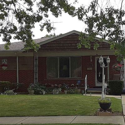 20424 Sunnydale St, Saint Clair Shores, MI 48081