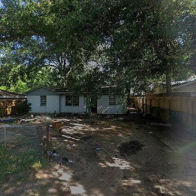 206 W Powell St, Willis, TX 77378