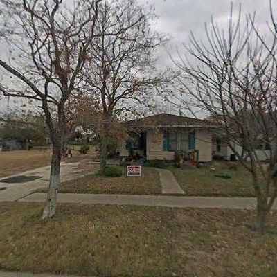 212 E Avenue F, Robstown, TX 78380