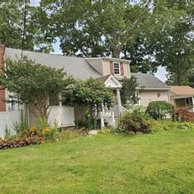 220 Lafayette St, Copiague, NY 11726