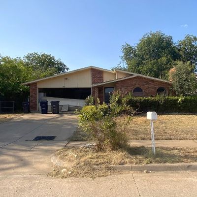 1816 Country Manor Rd, Fort Worth, TX 76134