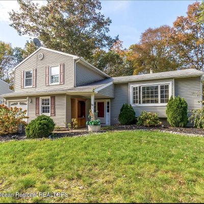 19 Hazelwood Ct, Howell, NJ 07731