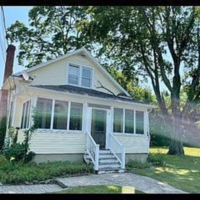 19 Milburn Rd, Sound Beach, NY 11789