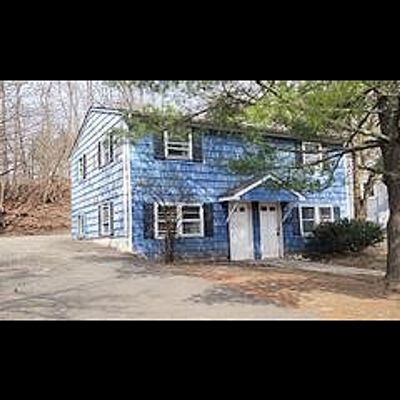 19 Oakland Ave, Danbury, CT 06810