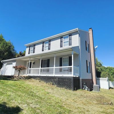 20 Edgehill Rd, Glen Rock, PA 17327