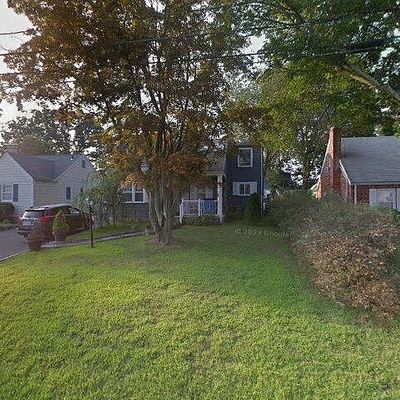 25 Vollmer Ave, Norwalk, CT 06851