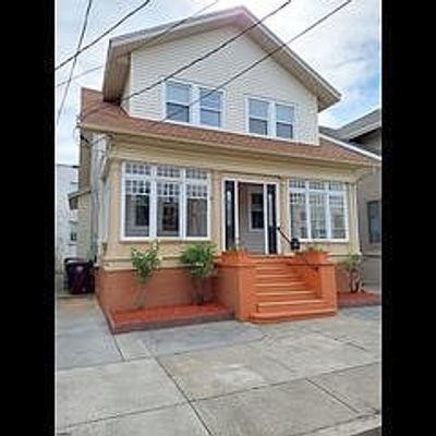 26 N Jackson Ave, Ventnor, NJ 08406