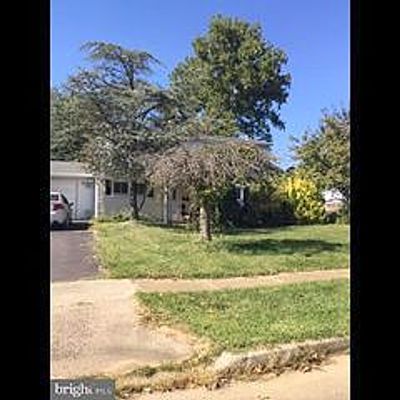 27 Deep Dale Dr W, Levittown, PA 19056