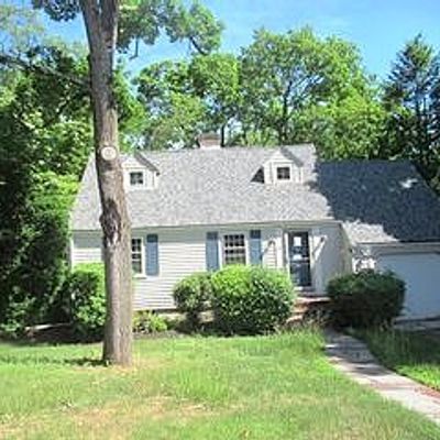 27 Kirkland Cir, Wellesley Hills, MA 02481