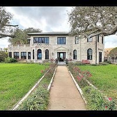 2717 Ocean Dr, Corpus Christi, TX 78404