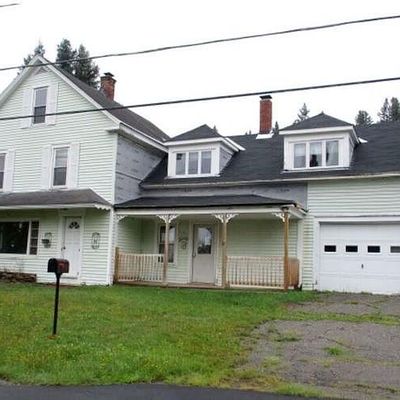 28 Pleasant St, Moose River, ME 04945