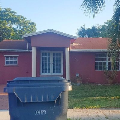 2851 Dewey St, Hollywood, FL 33020