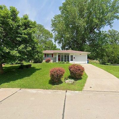 225 Palm Dr, Hazelwood, MO 63042