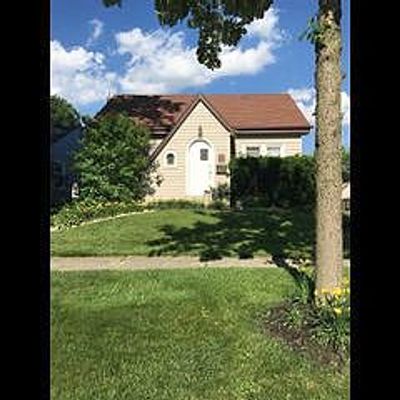 225 S Park St, Westmont, IL 60559