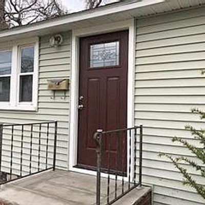 227 Burnham Rd, Lowell, MA 01852