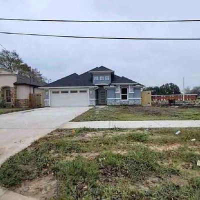 2305 Minnesota St, Houston, TX 77034