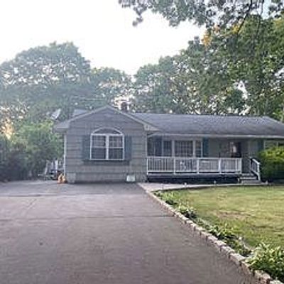 235 Pleasant St, Ronkonkoma, NY 11779