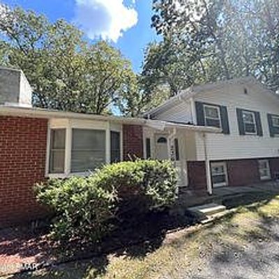 236 Lloyds Ln, Stroudsburg, PA 18360