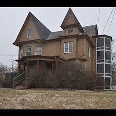 24 Shady Ave, Burgettstown, PA 15021