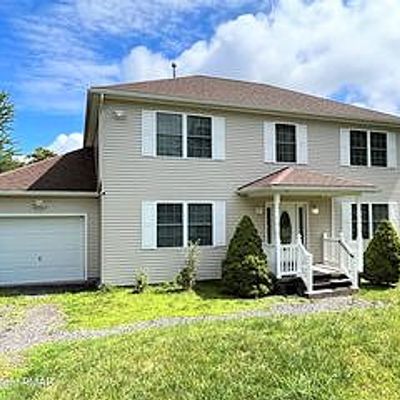 243 Clearview Dr, Long Pond, PA 18334