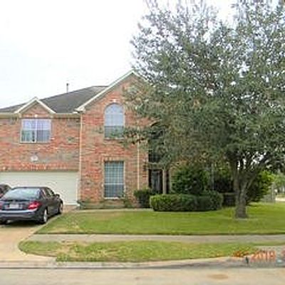 3223 Village Pond Ln, Fresno, TX 77545