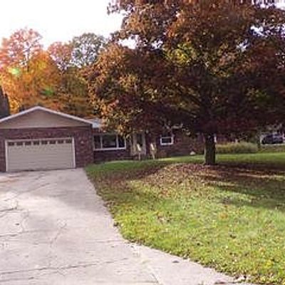 3226 Saint Andrews Dr, Mount Pleasant, MI 48858